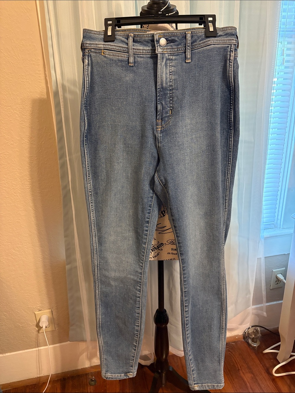 Everlane Women's Skinny Jeans in Light Blue Wash